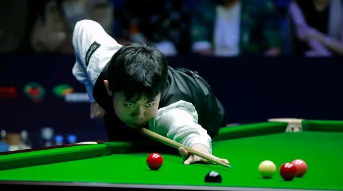 B体育体育新闻-关于威尔士球员努力抗衡对手，但最终不敌挑战的信息