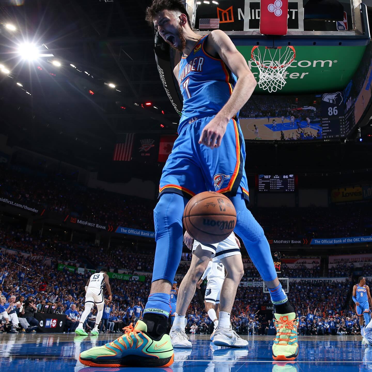 B体育体育中国官网-灰熊主场大胜公牛，雷霆客场失利