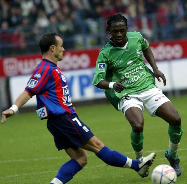 包含圣埃蒂安队在比赛中取得胜利，稳固排名的词条