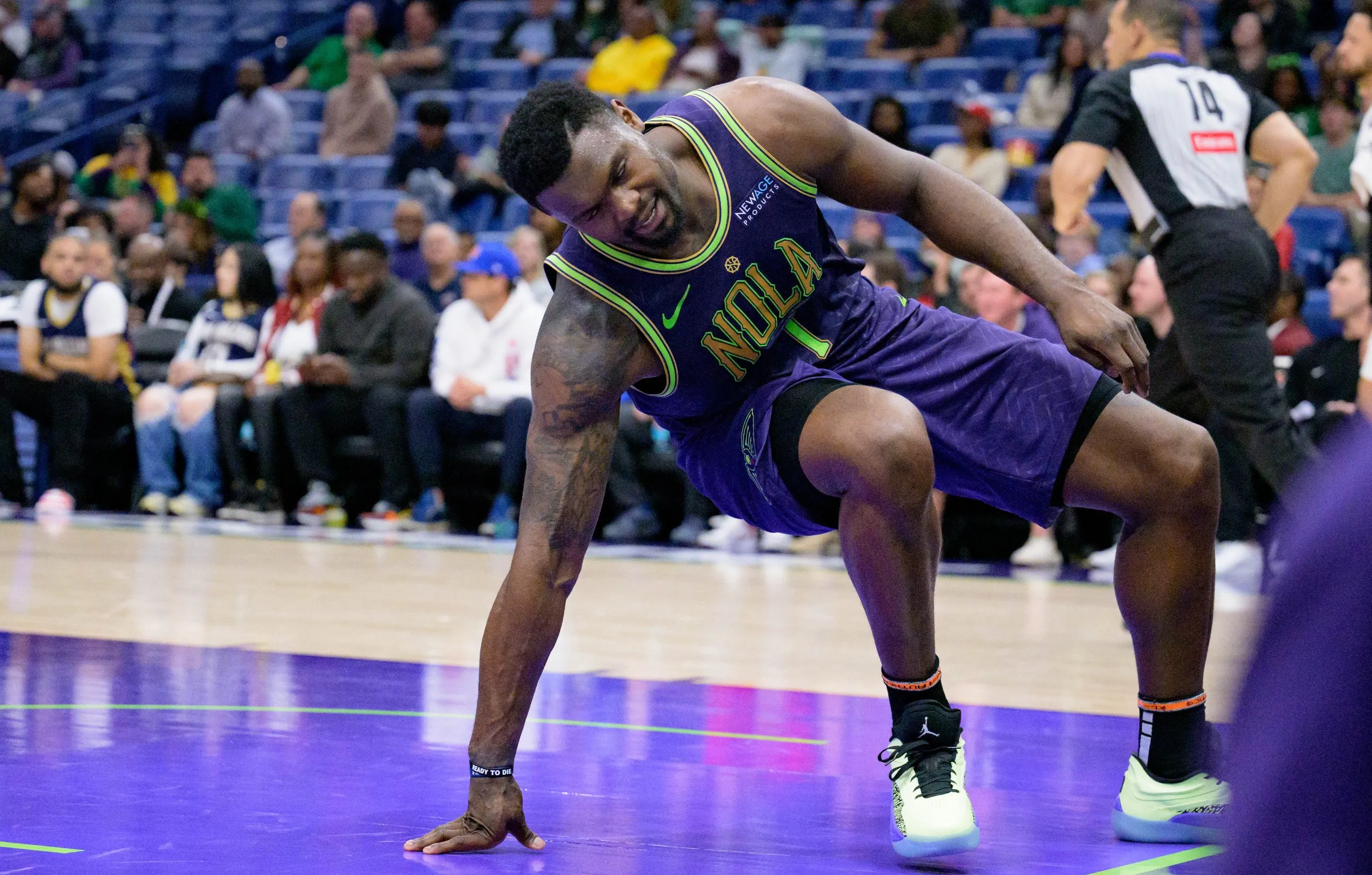 鹈鹕前锋在比赛中献上关键进球的简单介绍