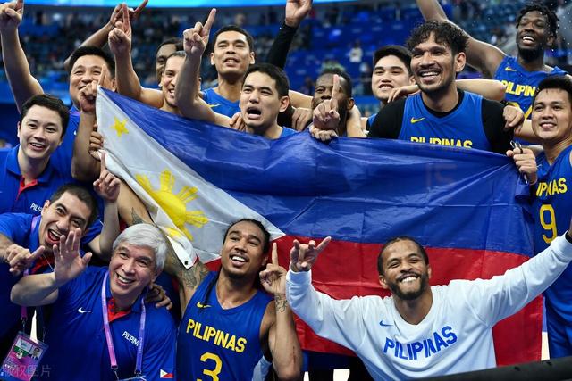 包含菲律宾篮球锦标赛决赛进行中，球队实力对比的词条