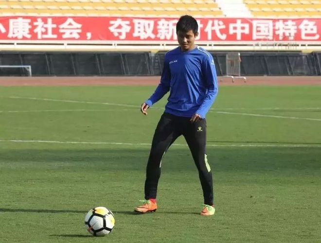 关于青岛中能力克武汉卓尔，豪取三分的信息