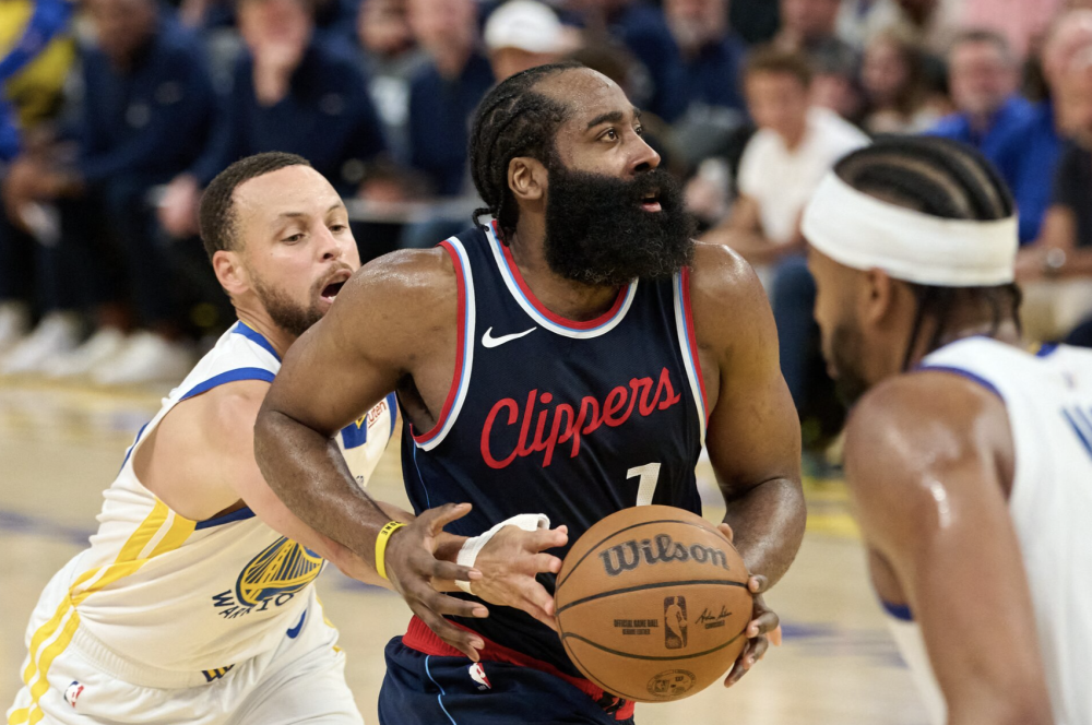 B体育体育娱乐-快船主场大胜勇士，止步连败