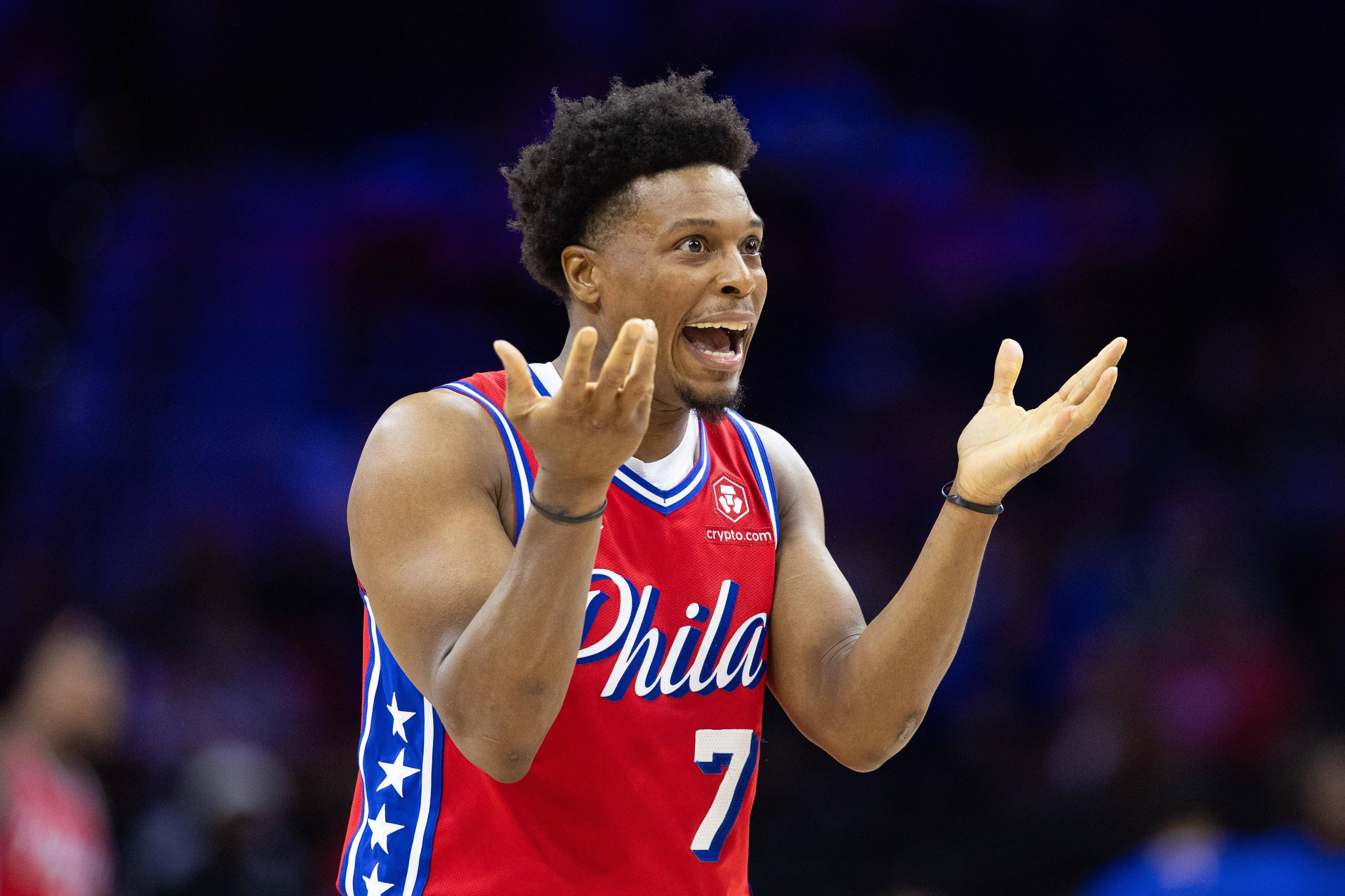 B体育体育官网-猛龙轻取尼克斯，凯尔-洛瑞表现稳定