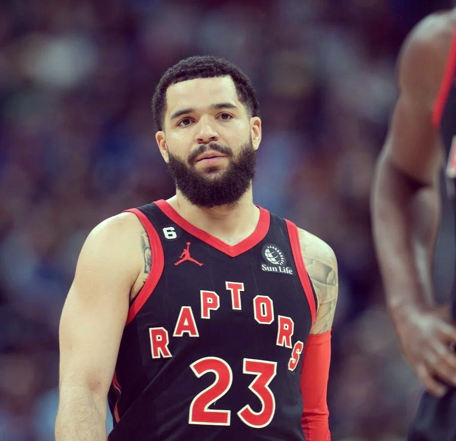 包含猛龙胜黄蜂，西亚卡姆砍下25分的词条