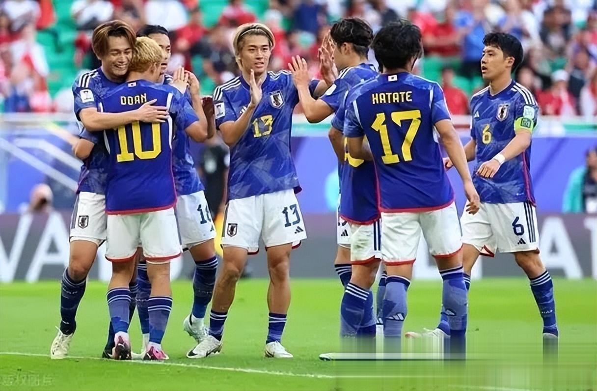 B体育体育官方-足球赛场风云变幻，热门球队实力抢眼的简单介绍